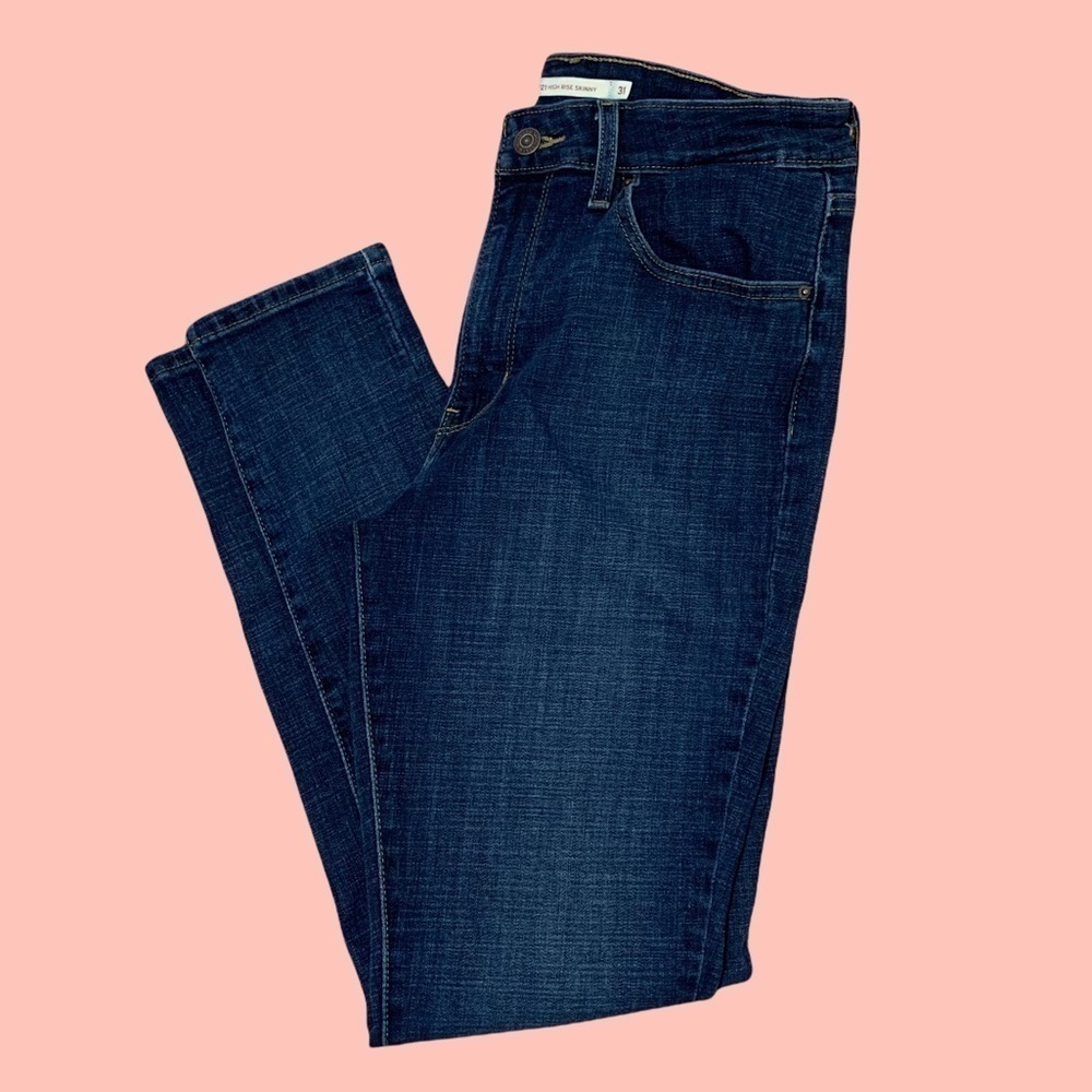 Levis 721 High Rise Skinny in Dark Wash 31 x 30